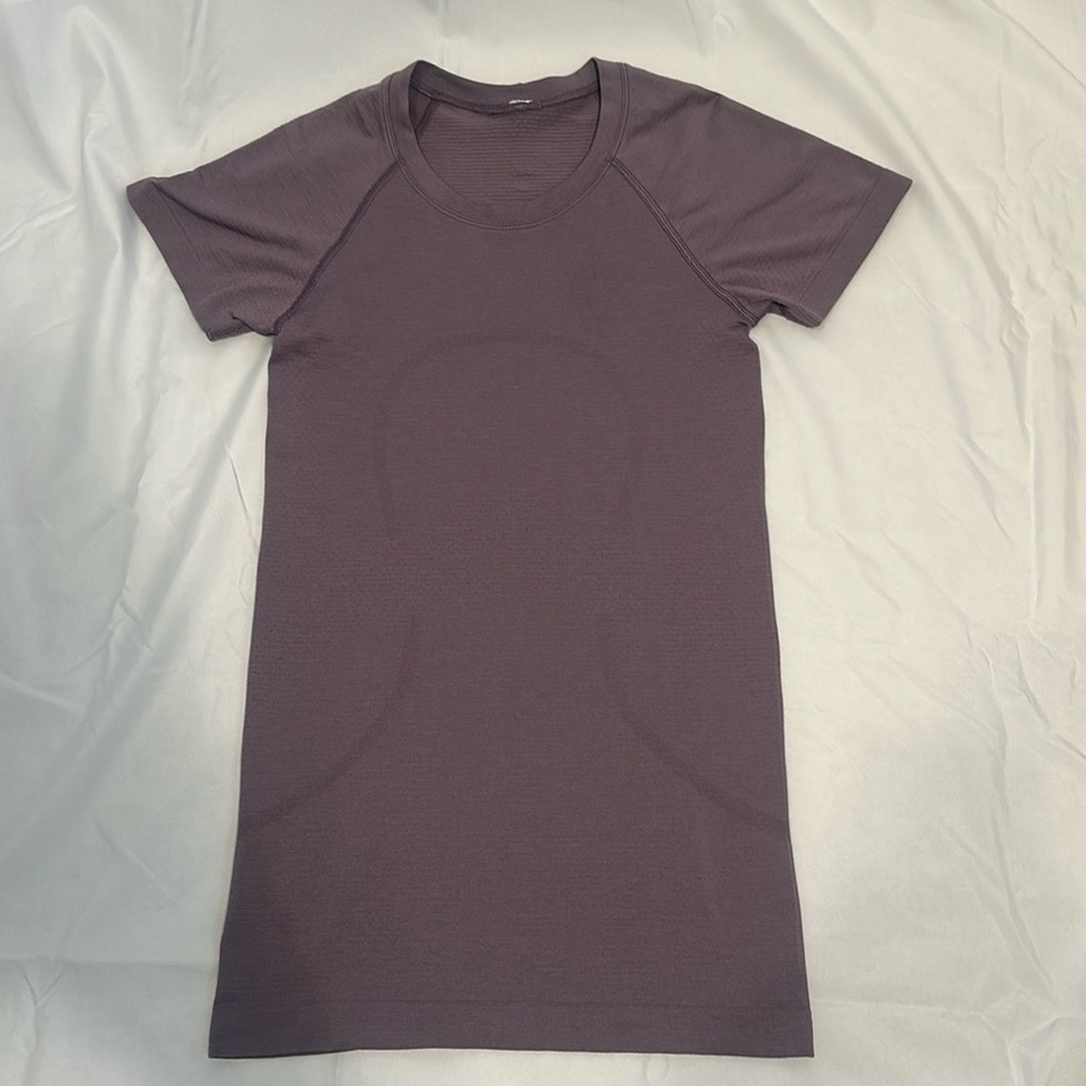Lululemon swiftly tech hip length size 2 dusty purple- perfect condition